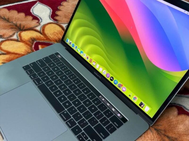 For Sale Apple laptop MacBook Pro i7