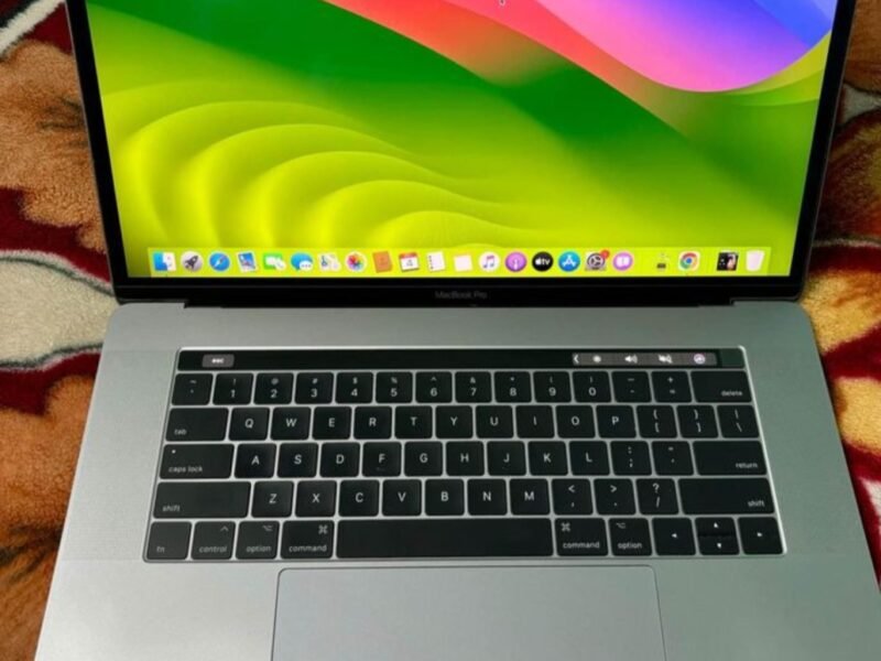 For Sale Apple laptop MacBook Pro i7