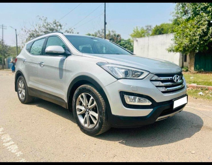 2015 Hyundai New Santa Fe CRDI 4WD AT: Second Owner, Excellent Condition For Sale - Delhi Registered