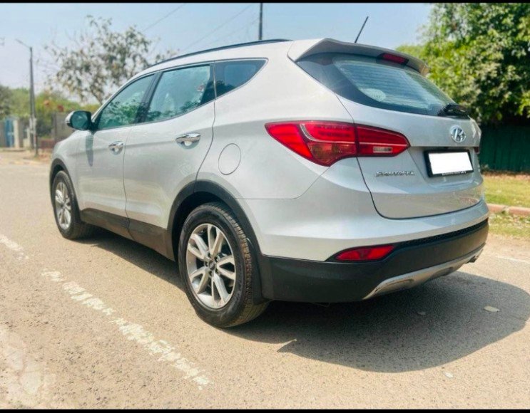 2015 Hyundai New Santa Fe CRDI 4WD AT: Second Owner, Excellent Condition For Sale - Delhi Registered